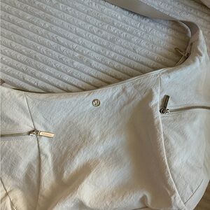 Lululemon 13L slouchy sling bag NWT